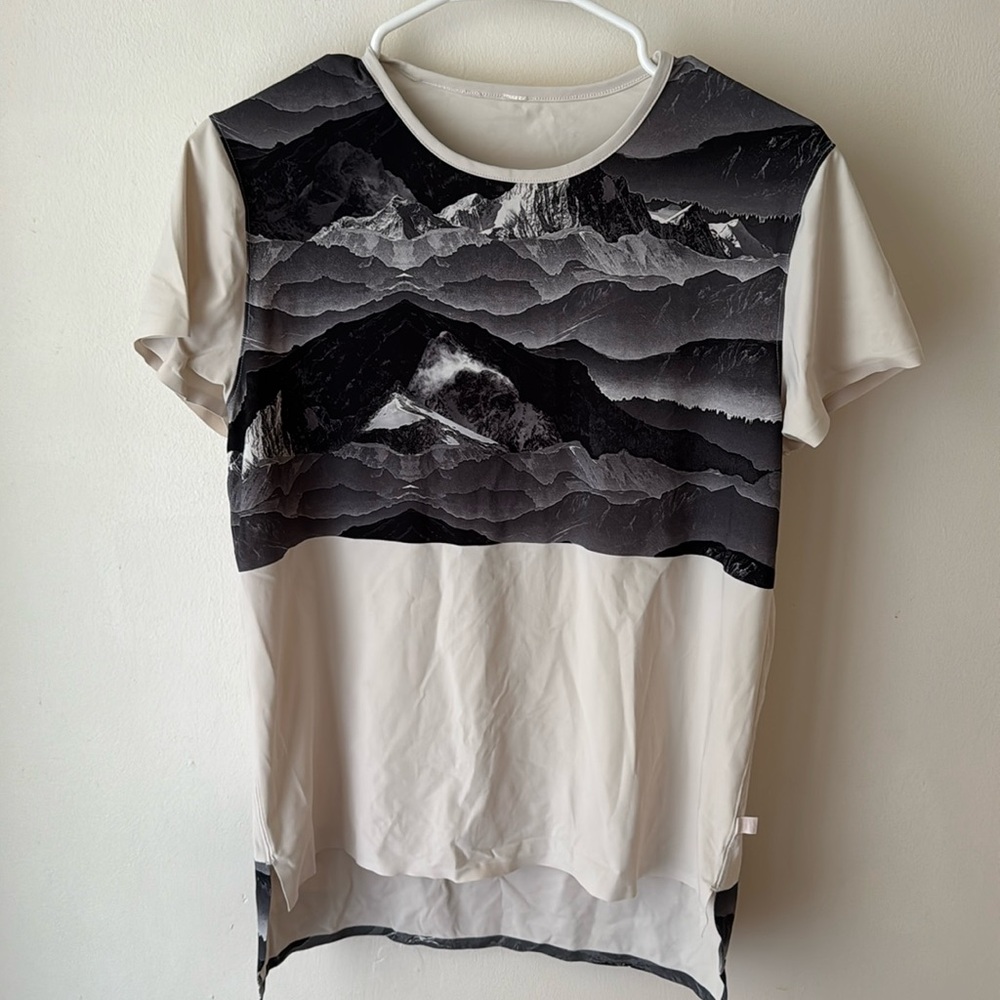 Lululemon short sleeve top